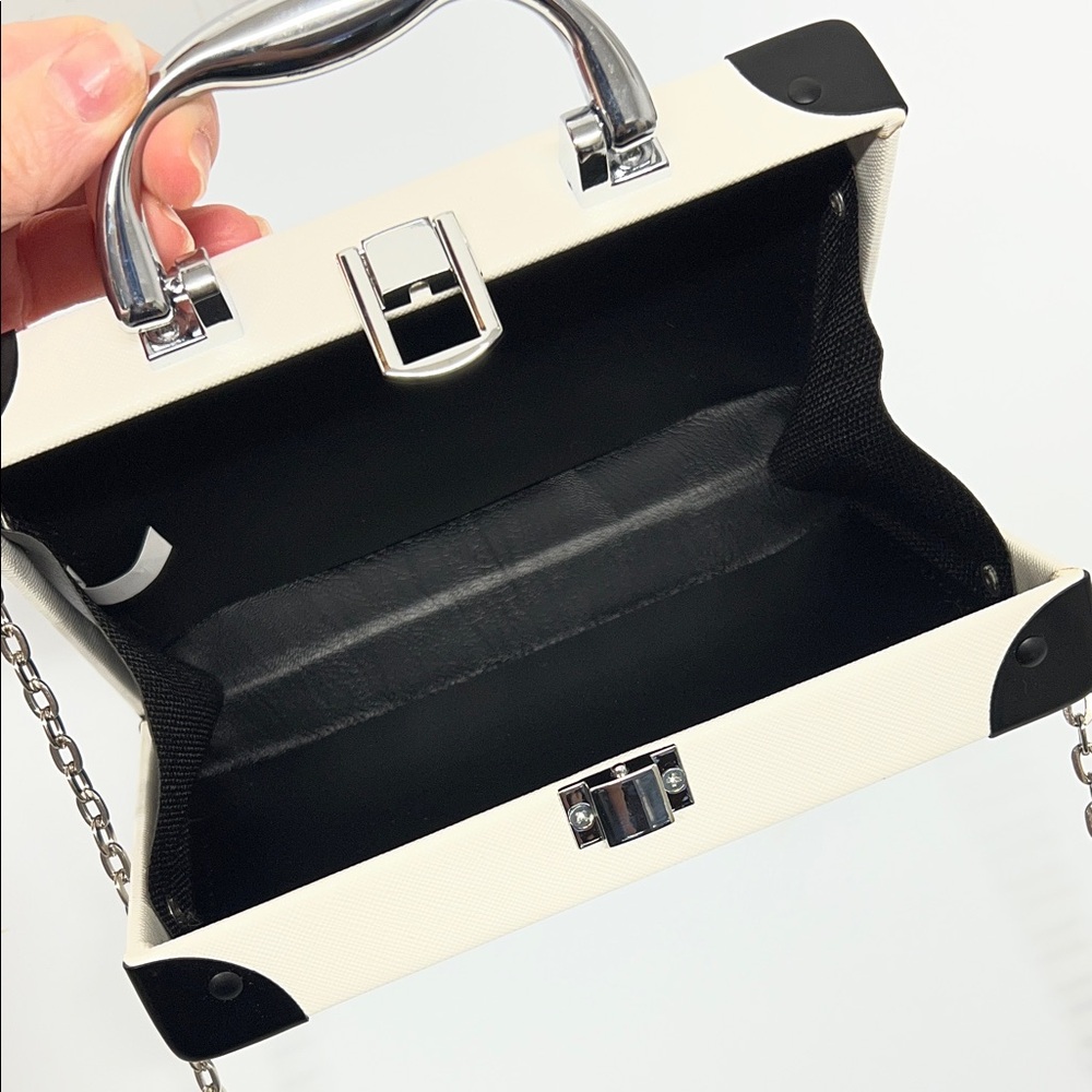 90s Party Crossbody Boombox Bag White and Black Silver Chain - Picture 4 of 5